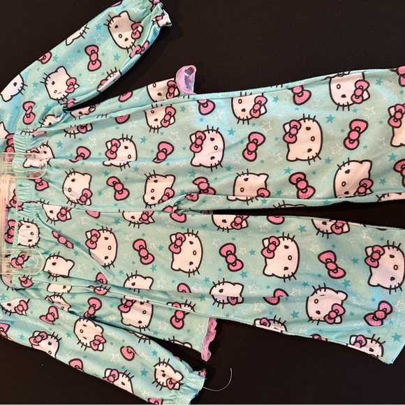 Hello Kitty 2pc PJ set - size 3T - Brand New Never worn - Picture 4 of 4